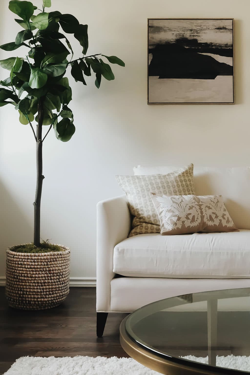 Freshly painted Kirkland living room interior after a lead-safe repaint